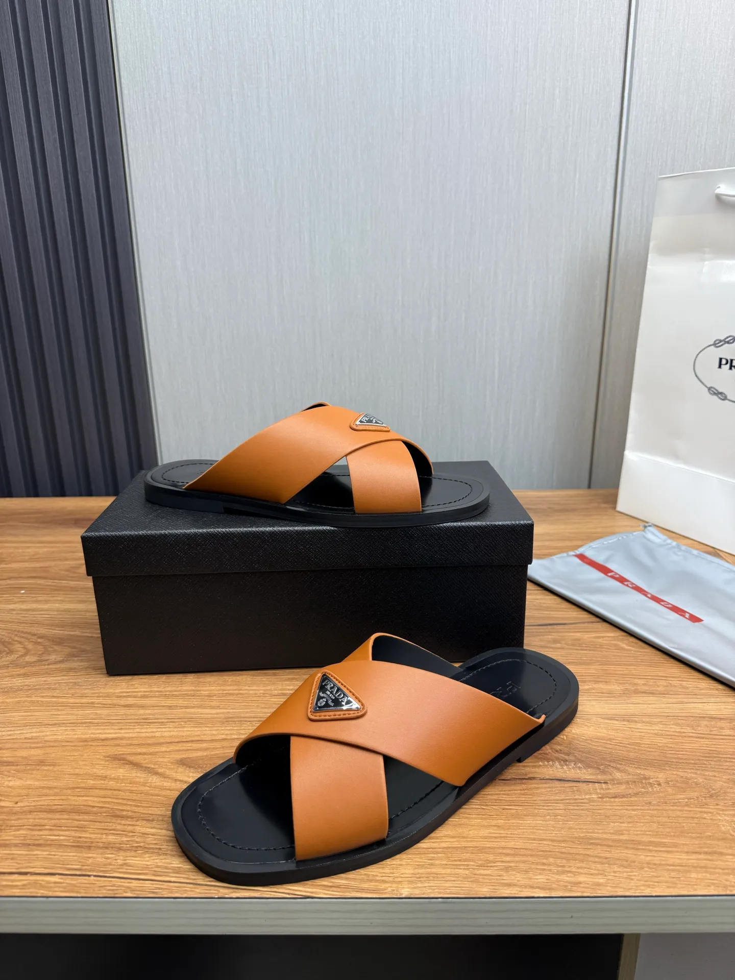 Factory price 340💰 ＰＲＡＤＡPrada - popular men's slippers hot sale 🔥 🩴Official website one to one production 38-45 sizes 45 46 🉑️Customized!